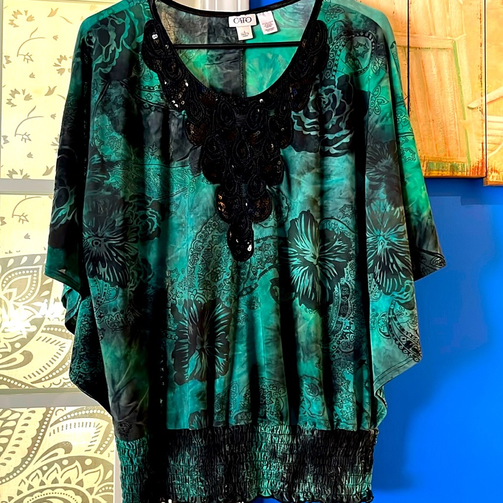 Cato top with Bat wing style sleeves size Large